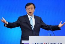 李小加为其“一国两制”说法道歉