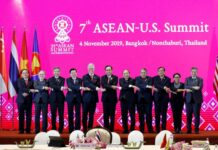 特朗普缺席峰会 美中两国在东盟峰会上展开较量