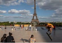巴黎的埃菲尔铁塔6月25日重新开放