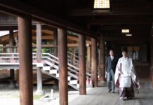 安倍晉三卸任後參拜靖國神社 近七年來首次