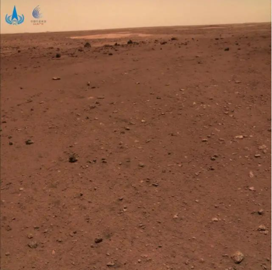 祝融号火星车公布首批摄影作品丨国际热点速递