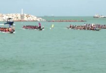 香港大澳按傳統舉行「龍舟遊涌」祈求風調雨順