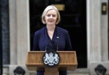 英國首相特拉斯辭職 執政保守黨將再一次選舉黨魁