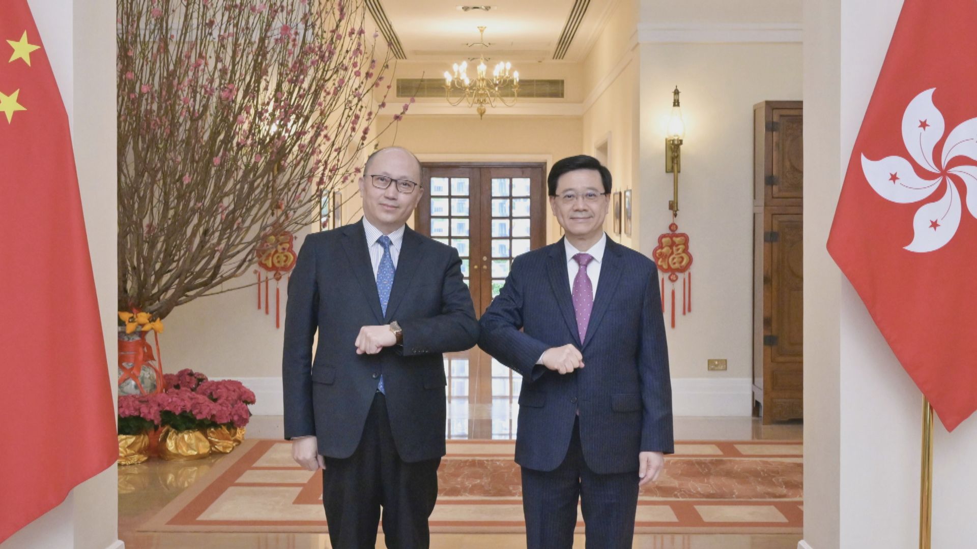 香港行政長官李家超與新任中聯辦主任鄭雁雄在禮賓府會面