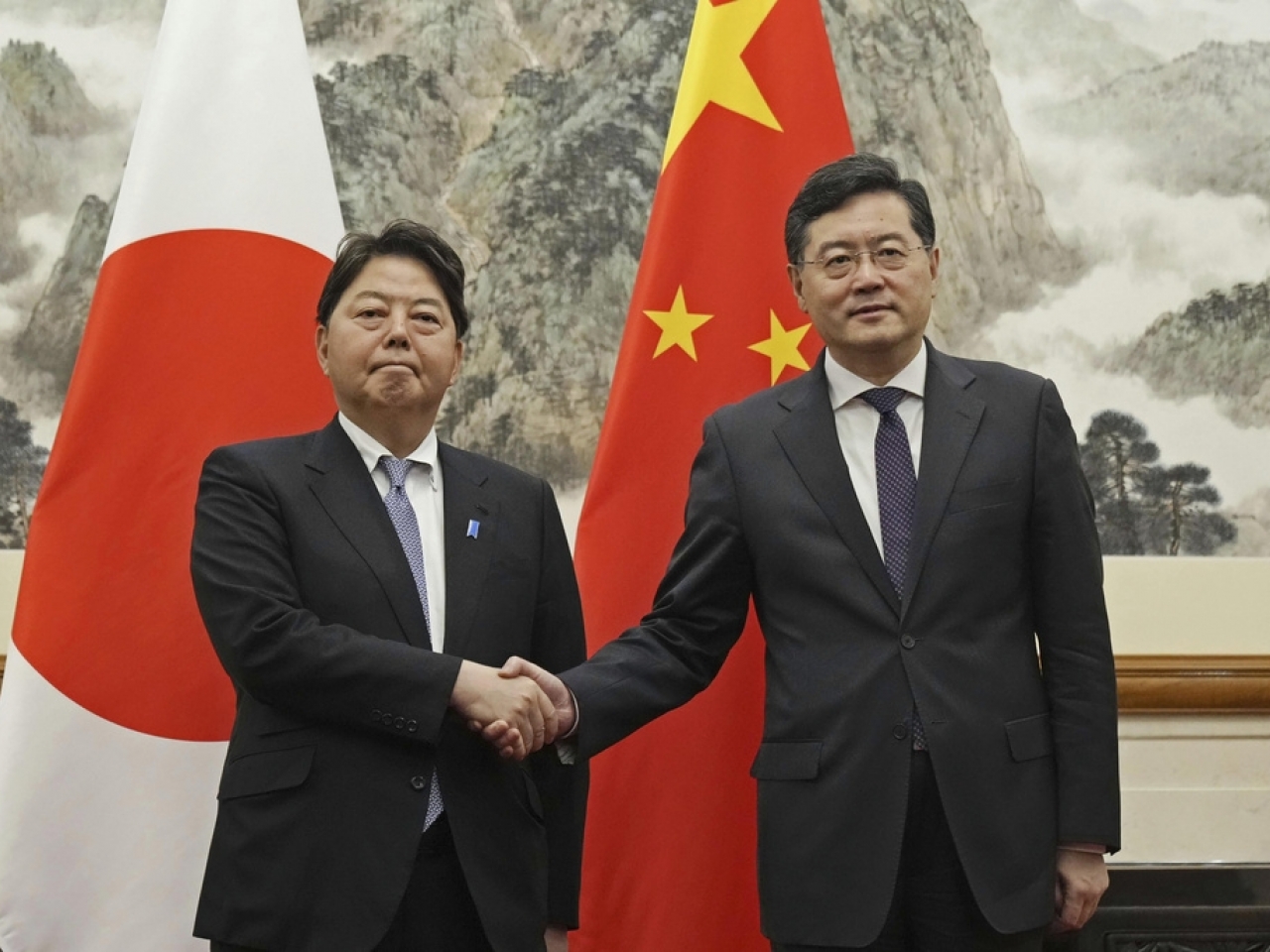 秦剛與訪華日本外相林芳正會談