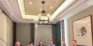 曾曉輝與香港來的客人及上海友人在著名百年上海小紹興大酒店