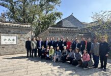 海外僑胞:願將六尺巷故事“搬到”華校課堂