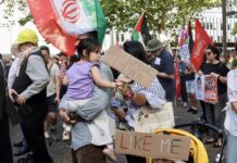 澳大利亞民眾集會抗議美以軍事打擊伊朗