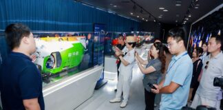 港澳媒體海南採風團走進三亞崖州灣科技城 曾曉輝登艙體驗致敬深藍科研擔當